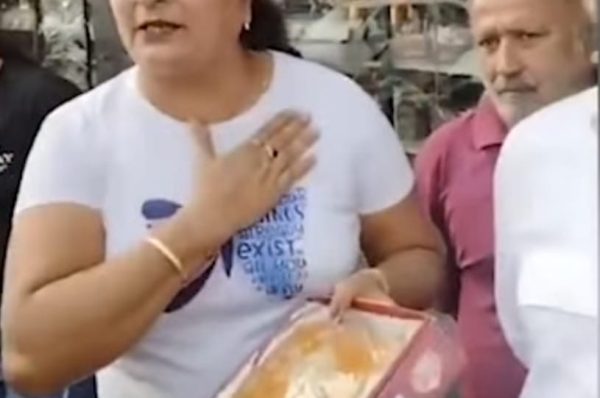 ਫੈਂਸੀ ਬੇਕਰੀ ‘ਚੋਂ ਫੰਗਸ ਲੱਗਿਆ ਫਰੂਟ ਕੇਕ ਮਿਲਣ ‘ਤੇ ਹੰਗਾਮਾ, ਮਾਲਕ ਨੇ ਮੰਗੀ ਮਾਫ਼ੀ