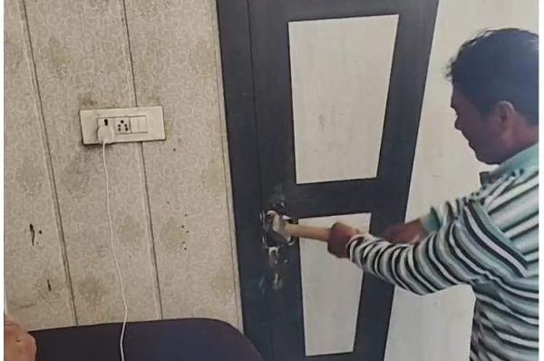 ਨਸ਼ਾ ਤਸਕਰ ਮੰਜੀਤ ਕੌਰ ਉਰਫ਼ ਪੰਬੋ ‘ਤੇ ਪੁਲਿਸ ਤੇ ਨਗਰ ਨਿਗਮ ਦੀ ਸਾਂਝੀ ਕਾਰਵਾਈ, ਘਰ ‘ਚ ਤੋੜਫੋੜ ਕਰ ਕੀਤੀ ਗਈ ਕਾਰਵਾਈ