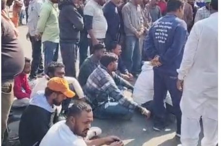 ਜਲੰਧਰ ਵਿਚ ਨਗਰ ਨਿਗਮ ਕਰਮਚਾਰੀਆਂ ਵੱਲੋਂ ਤਨਖ਼ਾਹ ਨਾ ਮਿਲਣ ਕਾਰਨ ਰੋਸ ਪ੍ਰਦਰਸ਼ਨ, ਸ਼੍ਰੀ ਰਾਮ ਚੌਂਕ ‘ਤੇ ਧਰਨਾ – ਗ੍ਰਿਟਿਸ਼ ਕੰਪਨੀ ਦੇ ਨਵੇਂ ਨਿਯਮਾਂ ‘ਤੇ ਵੀ ਵਿਰੋਧ