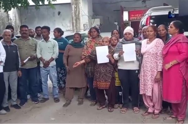 ਫਿੱਲੌਰ ‘ਚ ਹੰਗਾਮਾ – ਨਗਨ ਅਵਸਥਾ ਵਿੱਚ ਗਲੀ ‘ਚ ਘੁੰਮਣ ਲੱਗਾ ਨੌਜਵਾਨ ਮਹੰਤ, ਲੋਕਾਂ ਨੇ ਦਿੱਤੀ ਥਾਣੇ ਵਿੱਚ ਸ਼ਿਕਾਇਤ