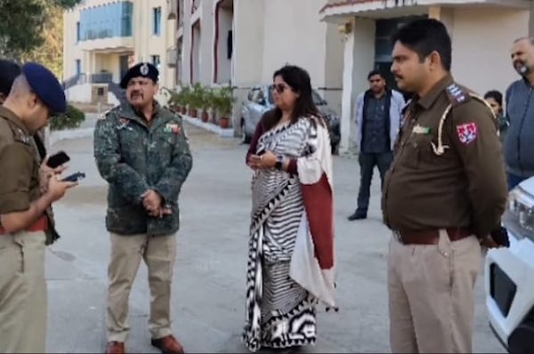 ਜਲੰਧਰ ਦੇ ਕੇ.ਐਮ.ਵੀ. ਸਕੂਲ ਨੂੰ ਈ-ਮੇਲ ਰਾਹੀਂ ਬੰਬ ਧਮਕੀ, ਕਈ ਸਕੂਲ ਖਾਲੀ; ਪੁਲਿਸ ਤੇ ਸਾਇਬਰ ਟੀਮਾਂ ਮੌਕੇ ’ਤੇ