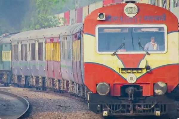 ਪਠਾਨਕੋਟ–ਜਲੰਧਰ ਪੈਸੈਂਜਰ ਟ੍ਰੇਨਾਂ ਦੀ ਲੇਟ ਲਤੀਫ਼ੀ ਨਾਲ ਦਿਨੀਂ ਦਿਹਾੜੀ ਕਰਨ ਵਾਲੇ ਹਜ਼ਾਰਾਂ ਯਾਤਰੀ ਪ੍ਰੇਸ਼ਾਨ