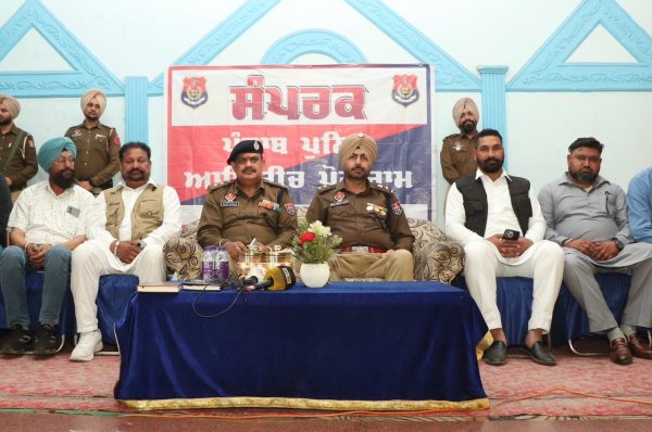 ਯੁੱਧ ਨਸ਼ਿਆਂ ਵਿਰੁੱਧ” ਮੁਹਿੰਮ ਤਹਿਤ ਆਦਮਪੁਰ ਵਿੱਚ ਪੁਲਿਸ ਦਾ ਵੱਡਾ ਸੰਪਰਕ ਪ੍ਰੋਗਰਾਮ, ਗੈਂਗਸਟਰਾਂ ਖ਼ਿਲਾਫ਼ ਜਾਣਕਾਰੀ ਦੇਣ ਲਈ ਹੈਲਪਲਾਈਨ ਜਾਰੀ