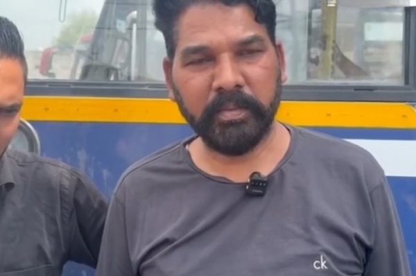 ਦਿਨ ਦਿਹਾੜੇ ਸਰਕਾਰੀ ਮਿਨੀ ਬੱਸ ਰੋਕ ਕੇ ਲੁੱਟ –ਦਾਤਰ ਨਾਲ ਹਮਲਾ ਕਰਕੇ ਨਕਦੀ ਲੈ ਕੇ ਫਰਾਰ