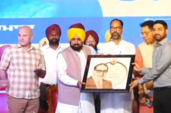 ਆਦਮਪੁਰ ਤੋਂ ‘ਮਾਵਾਂ ਧੀਆਂ ਸਤਕਾਰ ਯੋਜਨਾ’ ਦੀ ਸ਼ੁਰੂਆਤ, ਜੁਲਾਈ ਤੋਂ ਮਿਲੇਗੀ ਮਹਿਲਾਵਾਂ ਨੂੰ ਮਹੀਨਾਵਾਰ ਸਹਾਇਤਾ – ਮਨੀਸ਼ ਸਿਸੋਦੀਆ ਨੇ ਕੇਂਦਰ ’ਤੇ ਵੋਟ ਕੱਟਣ ਦੇ ਲਗਾਏ ਦੋਸ਼