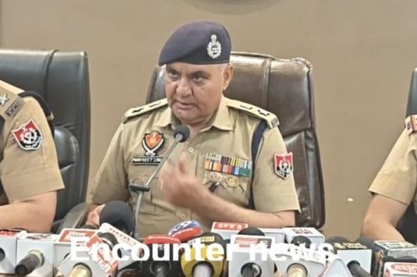 ਜਲੰਧਰ ‘ਚ ਟ੍ਰੈਵਲ ਏਜੰਸੀ ‘ਤੇ ਲੁੱਟ: 1.08 ਲੱਖ ਦੀ ਨਗਦੀ ਲੈ ਕੇ ਫਰਾਰ 3 ਲੁਟੇਰੇ, 2 ਗ੍ਰਿਫਤਾਰ