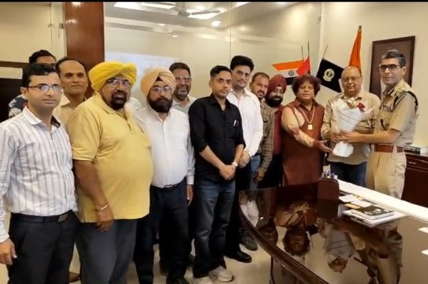 ਜਲੰਧਰ ਦੇ ਨਵੇਂ ਪੁਲਿਸ ਕਮਿਸ਼ਨਰ ਆਈਪੀਐਸ ਸਤਿੰਦਰ ਸਿੰਘ ਨਾਲ ਜਰਨਲਿਸਟ ਪ੍ਰੈਸ ਐਸੋਸੀਏਸ਼ਨ ਪੰਜਾਬ ਦੀ ਮੁਲਾਕਾਤ, ਸ਼ਹਿਰ ਦੀ ਬਿਹਤਰੀ ਤੇ ਮੀਡੀਆ ਤਾਲਮੇਲ ‘ਤੇ ਹੋਈ ਚਰਚਾ