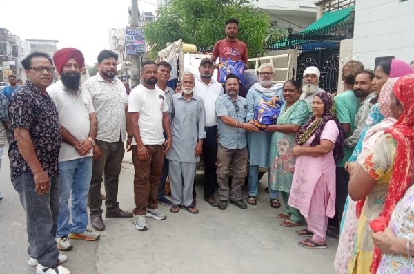 ਕਿਸ਼ਨਗੜ੍ਹ ਵਿੱਚ ‘ਮੇਰੀ ਰਸੋਈ’ ਯੋਜਨਾ ਤਹਿਤ 200 ਲੋੜਵੰਦ ਪਰਿਵਾਰਾਂ ਨੂੰ ਰਾਸ਼ਨ ਕਿੱਟਾਂ ਵੰਡੀਆਂ, ਆਪ ਆਗੂਆਂ ਨੇ ਕਿਹਾ—ਮਾਨ ਸਰਕਾਰ ਹਰ ਵਰਗ ਦੀ ਭਲਾਈ ਲਈ ਵਚਨਬੱਧ ਹੈ
