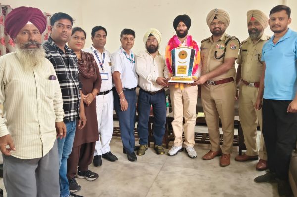 ਚੀਫ਼ ਇੰਸਪੈਕਟਰ ਆਫ਼ ਟਿਕਟ ਹਰਜੀਤ ਸਿੰਘ ਢਿੱਲੋਂ ਸੇਵਾਮੁਕਤ, ਰੇਲਵੇ ਸਟਾਫ਼ ਨੇ ਦਿੱਤੀ ਭਾਵਪੂਰਨ ਵਿਦਾਈ