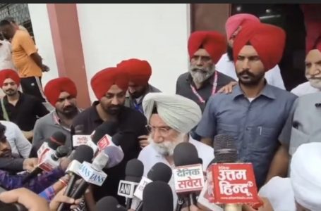 ਖੜਗੇ ਦੇ ਭਾਸ਼ਣ ਤੋਂ ਬਾਅਦ ਮੰਚ ਦੇ ‘ਸ਼ੁੱਧੀਕਰਨ’ ’ਤੇ ਭੜਕੀ ਪੰਜਾਬ ਕਾਂਗਰਸ, ਭਾਜਪਾ ਖ਼ਿਲਾਫ਼ ਧਰਨਾ, ਚੰਨੀ ਤੇ ਰੰਧਾਵਾ ਨੇ ਲਾਏ ਜਾਤੀਵਾਦ ਦੇ ਦੋਸ਼, ਕਿਹਾ—ਸੰਵਿਧਾਨ ਦੀ ਧਾਰਾ 14, 15 ਤੇ 17 ਦੀ ਭਾਵਨਾ ਦੇ ਉਲਟ ਹੈ ਘਟਨਾ